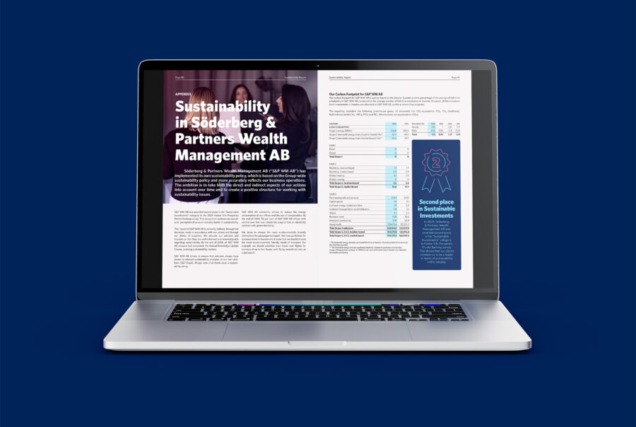 Laptop på blå bakgrund visar ett uppslag om hållbarhet i Söderberg & Partners Wealth Management AB.